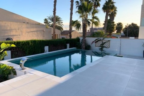 Villa en venta en Los Balcones, Alicante, España 3 dormitorios, 247 m2 No. 58318 - foto 3