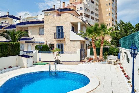 Casa adosada en venta en Torrevieja, Alicante, España 3 dormitorios, 105 m2 No. 58428 - foto 1