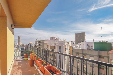 Apartamento en venta en Alicante, España 7 dormitorios, 168 m2 No. 58728 - foto 1