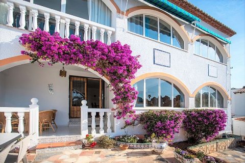 Villa en venta en Calpe, Alicante, España 7 dormitorios, 200 m2 No. 58650 - foto 3