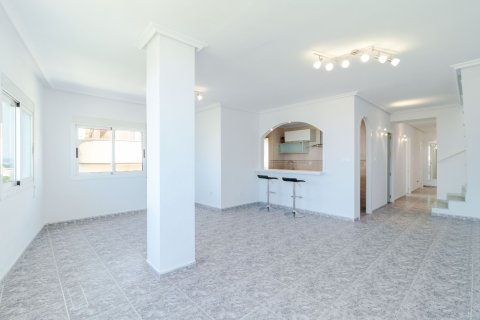 Casa adosada en venta en Torrevieja, Alicante, España 3 dormitorios, 89 m2 No. 58467 - foto 3