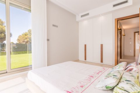 Villa en venta en Campoamor, Alicante, España 5 dormitorios, 256 m2 No. 58546 - foto 5