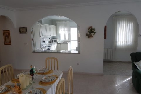 Villa en venta en La Zenia, Alicante, España 3 dormitorios, 150 m2 No. 58693 - foto 4