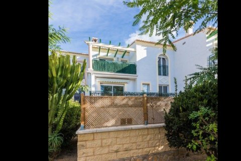 Casa adosada en venta en La Nucia, Alicante, España 4 dormitorios, 180 m2 No. 58584 - foto 4