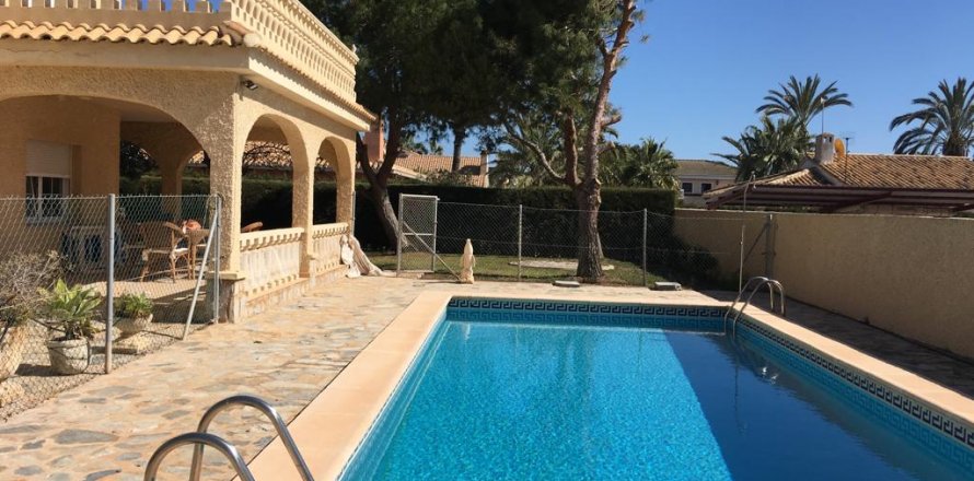 Villa en Cabo Roig, Alicante, España 4 dormitorios, 245 m2 No. 58695