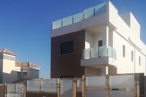 Villa en venta en San Miguel de Salinas, Alicante, España 4 dormitorios, 239 m2 No. 58210 - foto 1