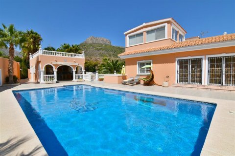 Villa en venta en Calpe, Alicante, España 5 dormitorios, 460 m2 No. 58357 - foto 2