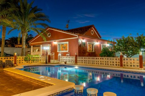 Villa en venta en Torrevieja, Alicante, España 4 dormitorios, 200 m2 No. 58707 - foto 7