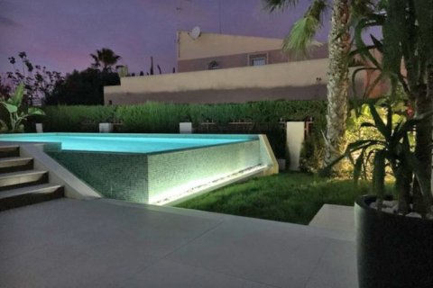 Villa en venta en Los Balcones, Alicante, España 3 dormitorios, 247 m2 No. 58318 - foto 2