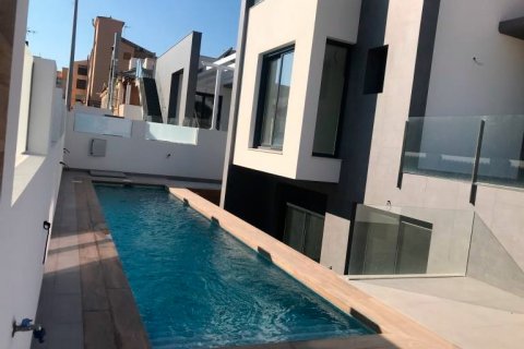 Villa en venta en La Mata, Alicante, España 4 dormitorios, 210 m2 No. 58664 - foto 4