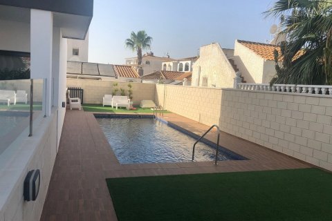 Bungalow en venta en Campoamor, Alicante, España 3 dormitorios, 82 m2 No. 58265 - foto 3