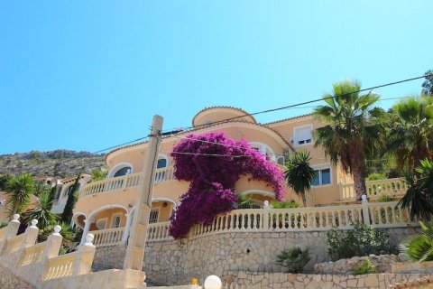 Villa en venta en Calpe, Alicante, España 5 dormitorios, 303 m2 No. 59104 - foto 4
