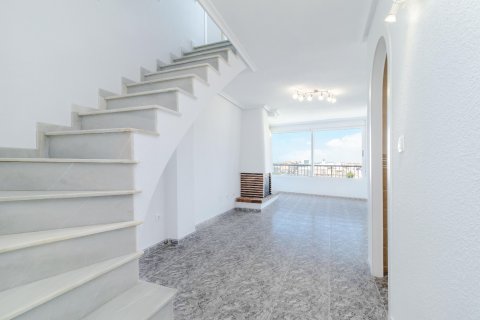 Casa adosada en venta en Torrevieja, Alicante, España 3 dormitorios, 89 m2 No. 58467 - foto 9