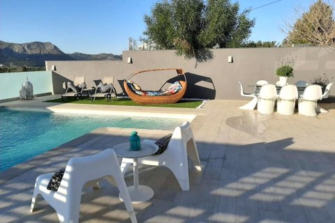 Villa en venta en Dénia, Alicante, España 3 dormitorios, 175 m2 No. 59733 - foto 1