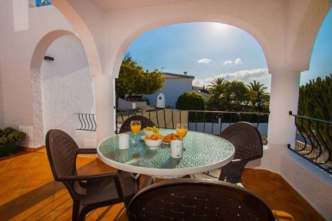 Villa en venta en Calpe, Alicante, España 3 dormitorios, 190 m2 No. 59217 - foto 2
