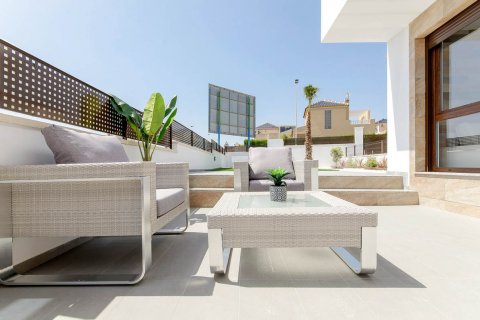 Casa adosada en venta en Torrevieja, Alicante, España 3 dormitorios, 89 m2 No. 58714 - foto 1