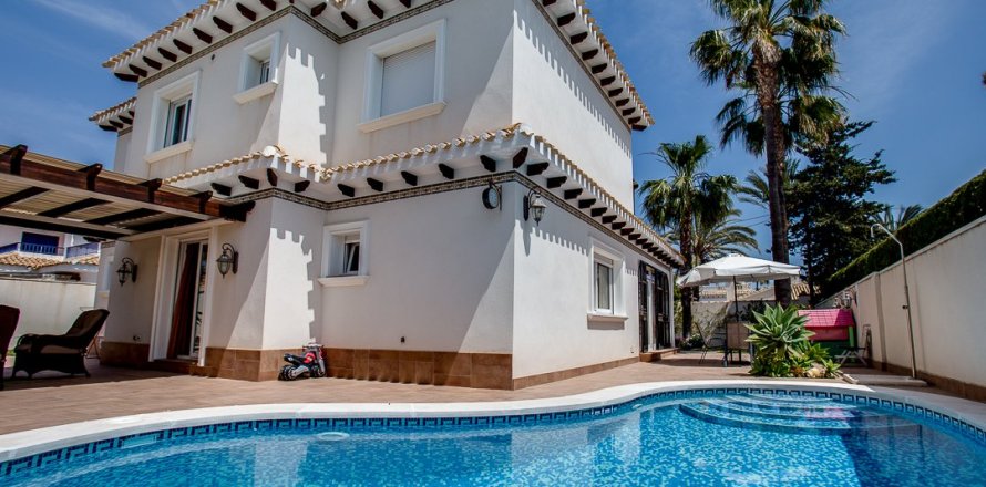 Villa en Cabo Roig, Alicante, España 4 dormitorios, 201 m2 No. 58669