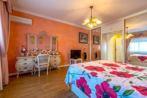 Villa en venta en Torrevieja, Alicante, España 4 dormitorios, 200 m2 No. 58707 - foto 2