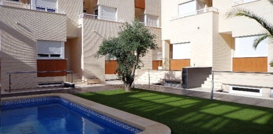 Casa adosada en Torrevieja, Alicante, España 2 dormitorios, 100 m2 No. 58439