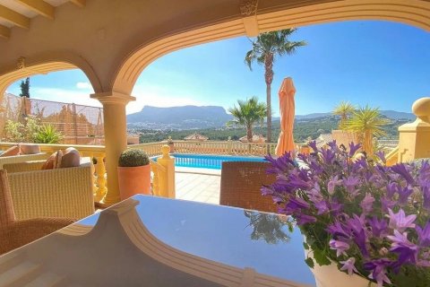 Villa en venta en Calpe, Alicante, España 4 dormitorios, 216 m2 No. 59671 - foto 2