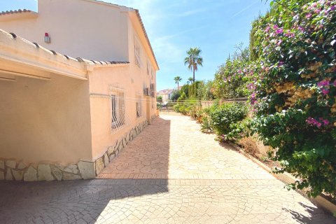 Villa en venta en Calpe, Alicante, España 6 dormitorios, 240 m2 No. 59805 - foto 2