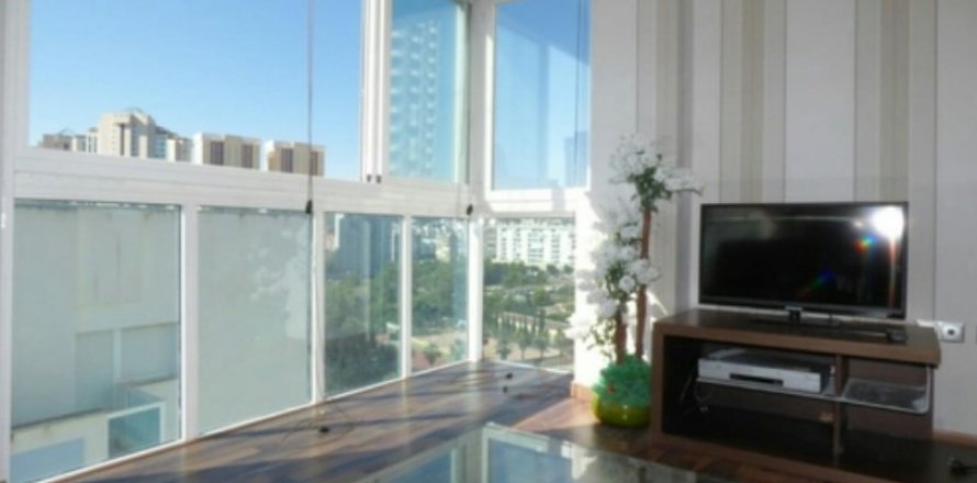 Apartamento en Benidorm, Alicante, España 2 dormitorios, 120 m2 No. 58360