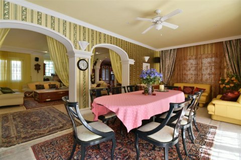 Villa en venta en Calpe, Alicante, España 5 dormitorios, 460 m2 No. 58357 - foto 7