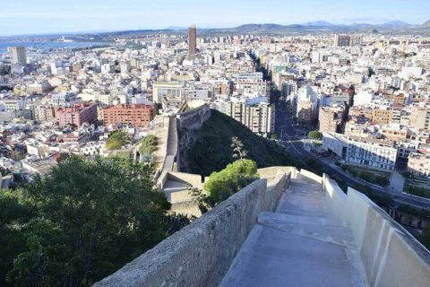 Alicante acapara el 40% de las ventas de casas a extranjeros en España