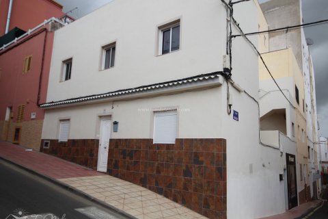 Villa en venta en Arona, Tenerife, España 7 dormitorios, 267 m2 No. 60106 - foto 1