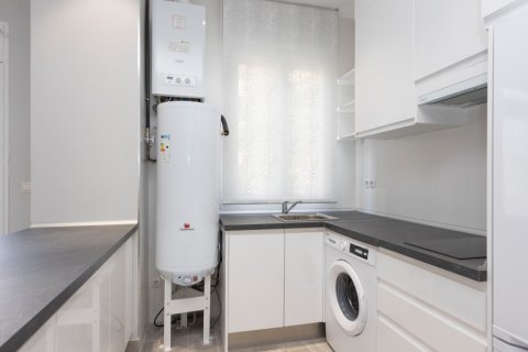 Apartamento en venta en Madrid, España 4 dormitorios, 98 m2 No. 61178 - foto 11
