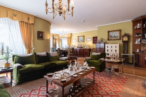 Villa en venta en Madrid, España 7 dormitorios, 710 m2 No. 3563 - foto 7