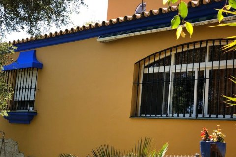 Villa en venta en Estepona, Málaga, España 5 dormitorios, 375 m2 No. 3341 - foto 3