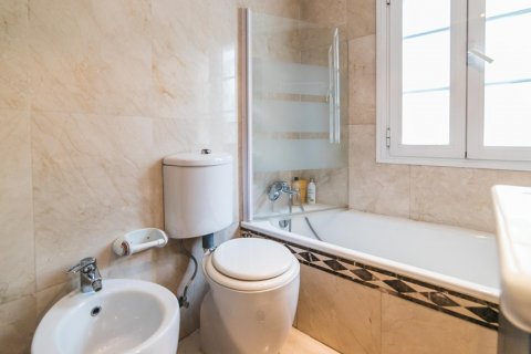 Villa en venta en Madrid, España 7 dormitorios, 235 m2 No. 3348 - foto 20