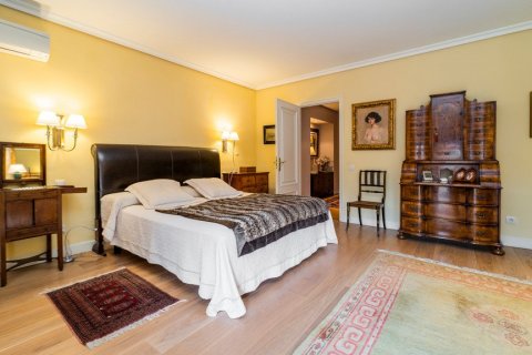 Villa en venta en Alcobendas, Madrid, España 7 dormitorios, 1.2 m2 No. 3764 - foto 13