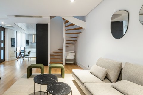Apartamento en venta en Madrid, España 2 dormitorios, 210 m2 No. 2070 - foto 8