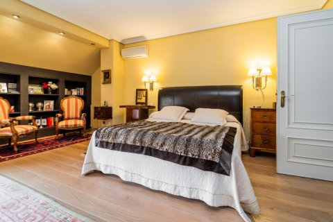 Villa en venta en Alcobendas, Madrid, España 7 dormitorios, 1.2 m2 No. 3764 - foto 12