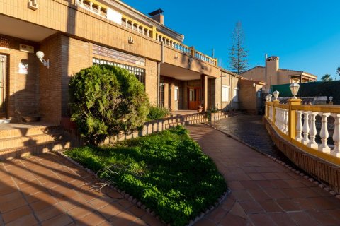 Villa en venta en Málaga, España 10 dormitorios, 1.3 m2 No. 62160 - foto 8