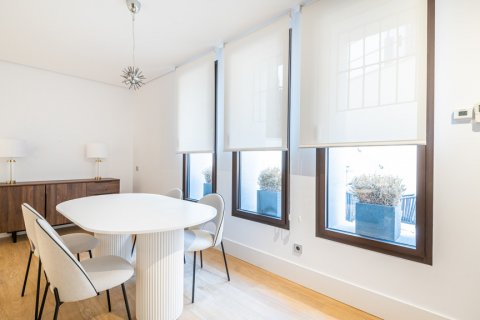 Apartamento en venta en Madrid, España 2 dormitorios, 210 m2 No. 2070 - foto 5