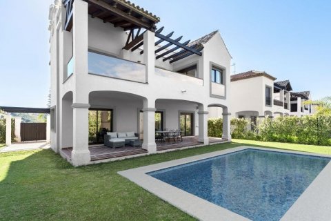 Villa en venta en Málaga, España 4 dormitorios, 276 m2 No. 62379 - foto 1