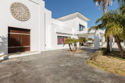 Villa en venta en San Roque, Cádiz, España 8 dormitorios, 1.6 m2 No. 3270 - foto 6