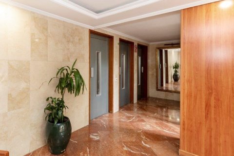 Apartamento en venta en Sevilla, España 3 dormitorios, 198 m2 No. 61414 - foto 16