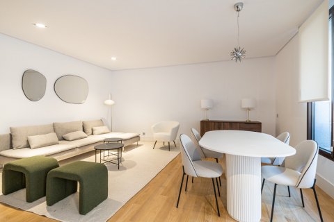 Apartamento en venta en Madrid, España 2 dormitorios, 210 m2 No. 2070 - foto 2