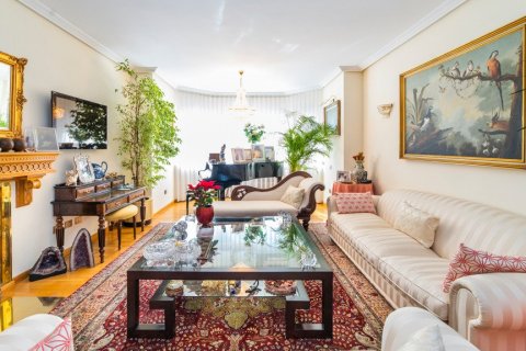 Villa en venta en Alcobendas, Madrid, España 5 dormitorios, 643 m2 No. 3803 - foto 9