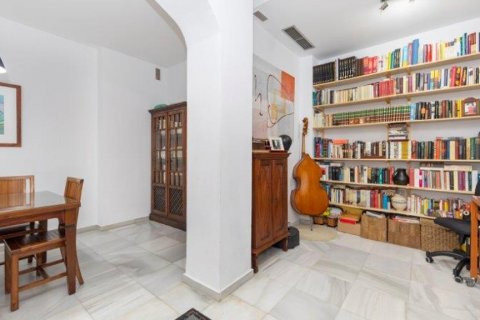 Casa adosada en venta en Sevilla, España 4 dormitorios, 196 m2 No. 62148 - foto 4
