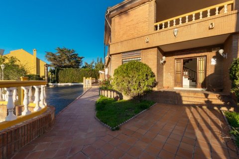 Villa en venta en Málaga, España 10 dormitorios, 1.3 m2 No. 62160 - foto 6