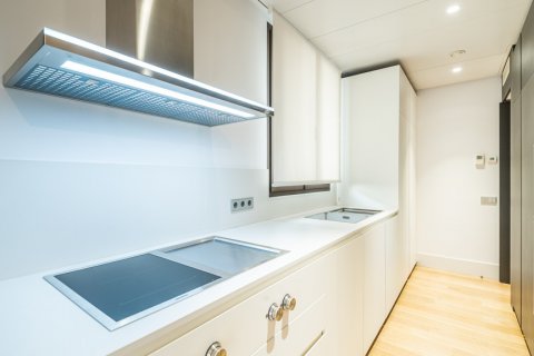 Apartamento en venta en Madrid, España 2 dormitorios, 210 m2 No. 2070 - foto 10