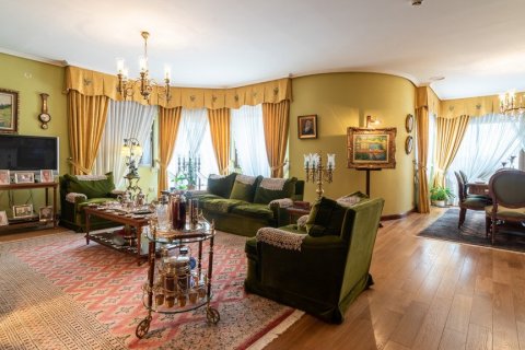 Villa en venta en Madrid, España 7 dormitorios, 710 m2 No. 3563 - foto 8