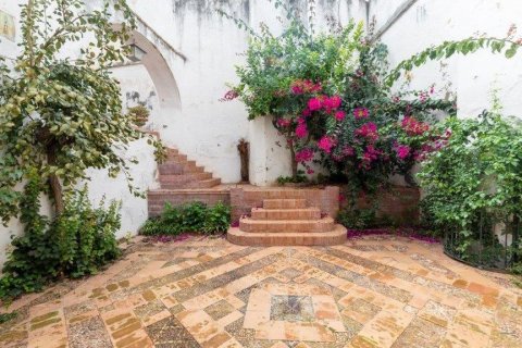 Villa en venta en Carmona, Sevilla, España 11 dormitorios, 1.05 m2 No. 62233 - foto 5