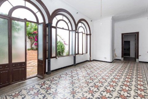 Villa en venta en Carmona, Sevilla, España 11 dormitorios, 1.05 m2 No. 62233 - foto 2