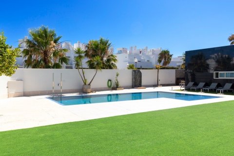 Villa en venta en Conil de la Frontera, Cádiz, España 6 dormitorios, 671.63 m2 No. 62355 - foto 2